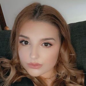 Meet your Posher, Larissa